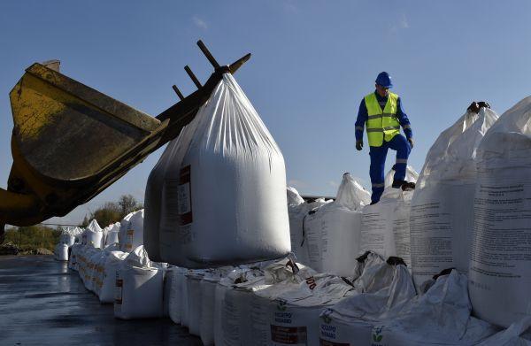 全球化肥圈彻底乱了！3月24号化肥“巨头”俄罗斯突然放出大招，暂停硝酸铵出口整整