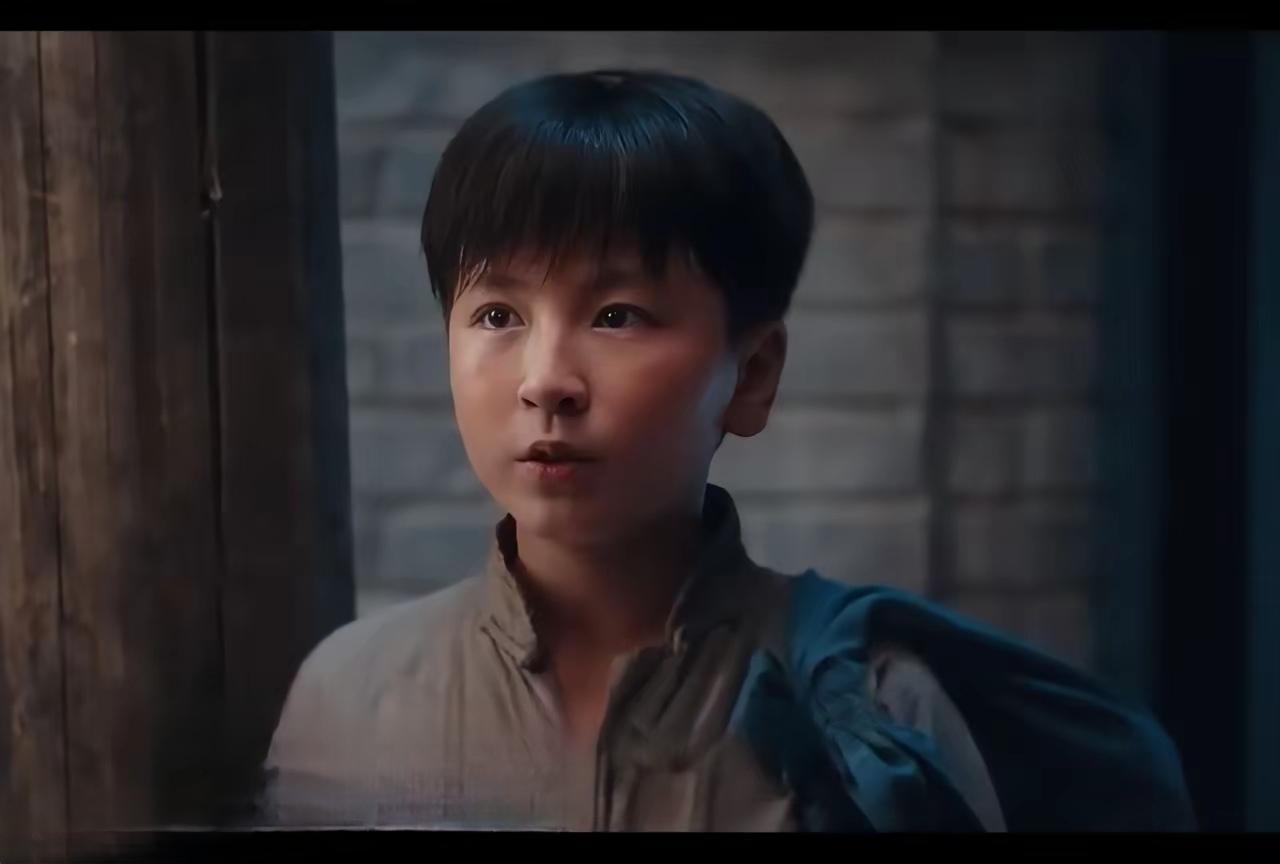 追剧《灼灼韶华》韶华为了维护女工的正当权益，鼓动女工罢工，被工厂找借口开除