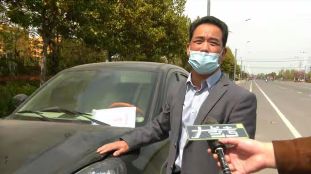 27800块钱买的“卡宴”，大灯是胶水粘的，轮毂是塑料的，多功能方向盘就是个模型