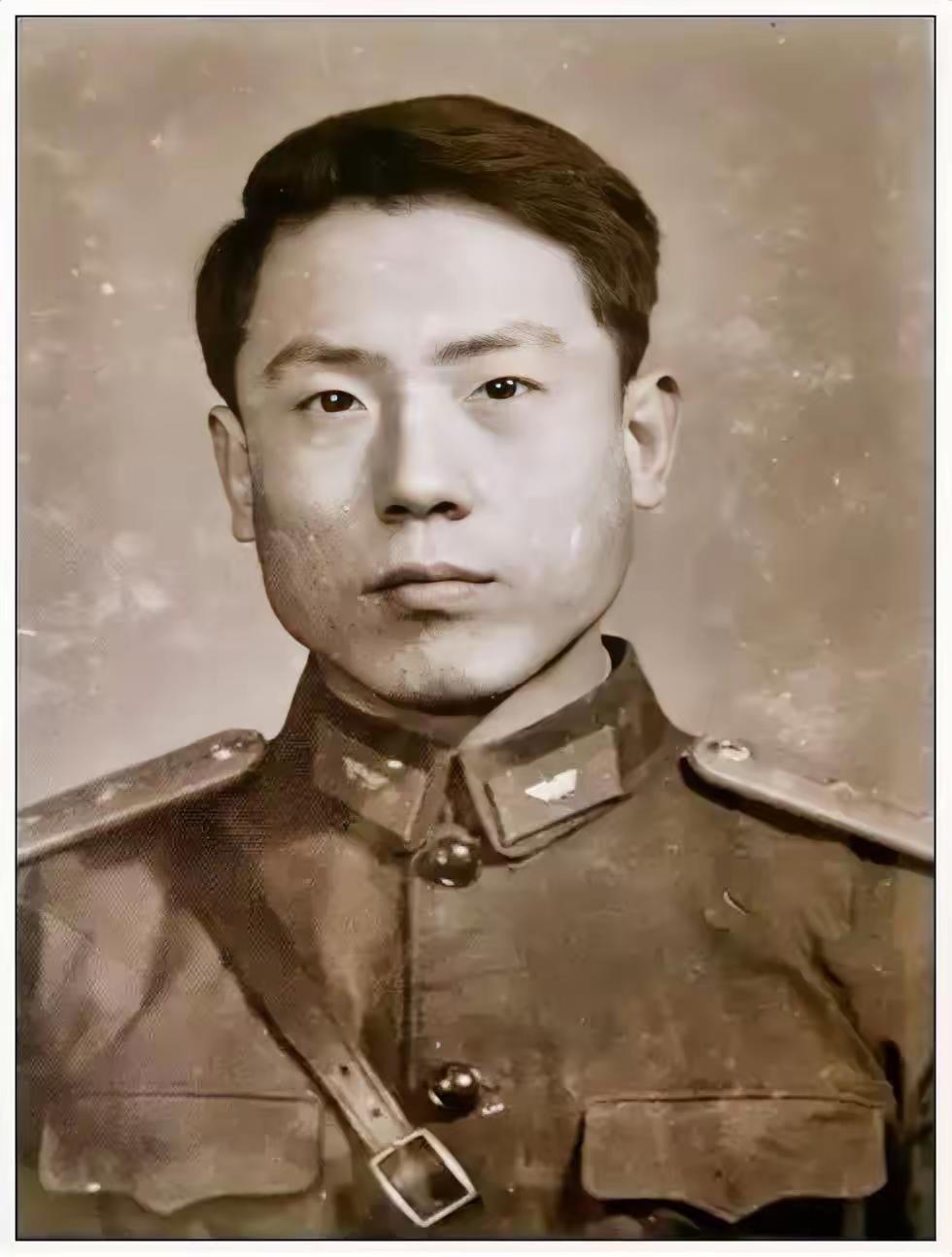 刘兴基，1940年2月参加八路军。1944年加入中国共产党。1955年被授予大尉