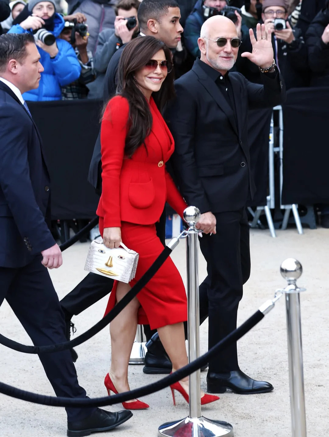 桑切斯和贝佐斯亮相巴黎时装