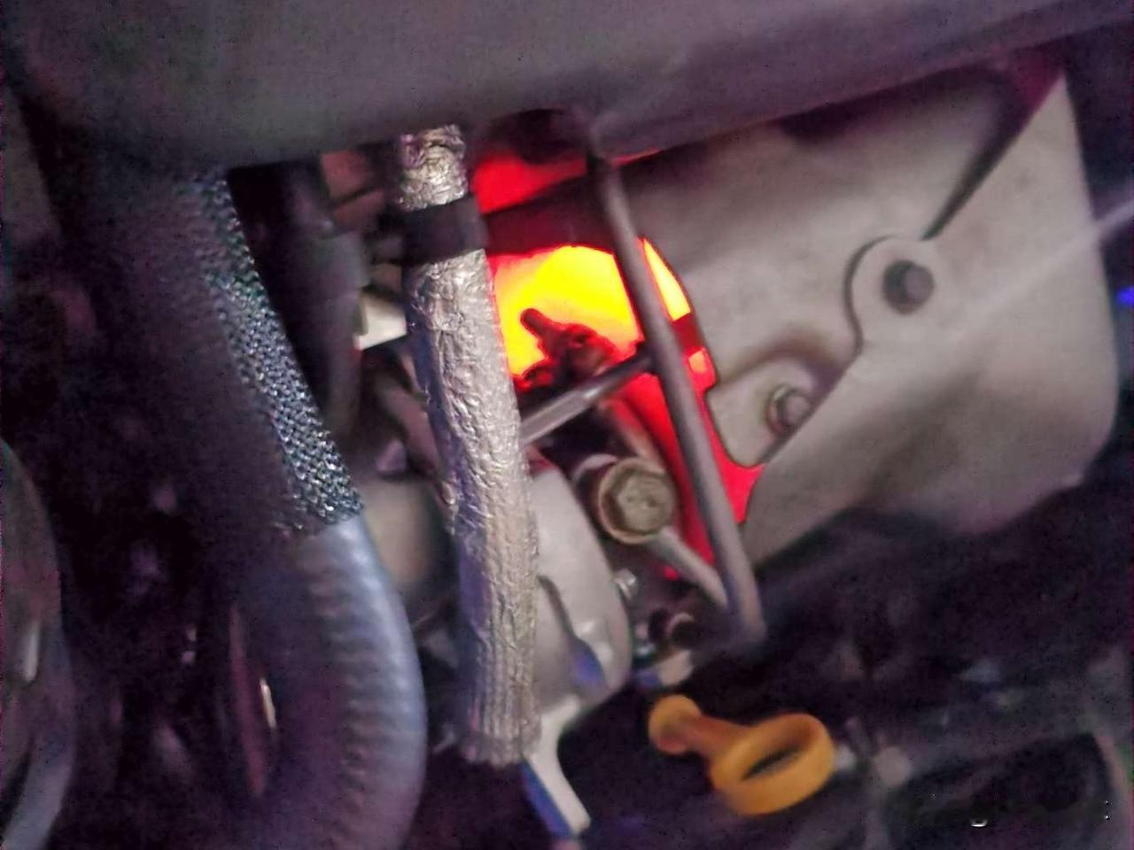 如果你的车是涡轮增压发动机，开车的时候一定要舍得踩油门让转速拉高一点，如果总是舍