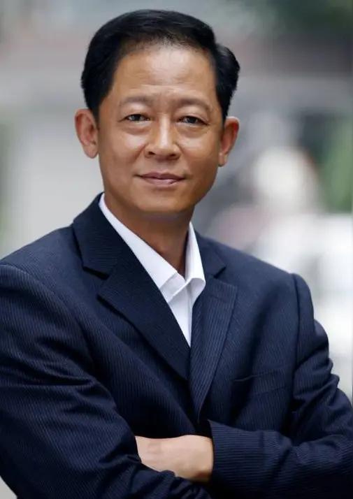 王志文有句话，说得很透：​"夫妻之间，就两件事儿：​1、性生活​2、金钱。