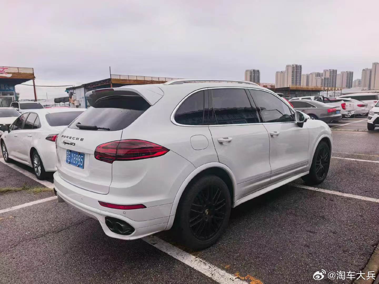 17年保时捷卡宴3.0T，北京个人一手车，8万公里，全车原版4块补漆，剩下原漆，价格不贵20.X​
