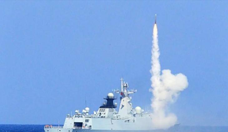 055配备200多枚导弹，假如海战爆发，导弹打完了该咋办？实不相瞒，055打完导