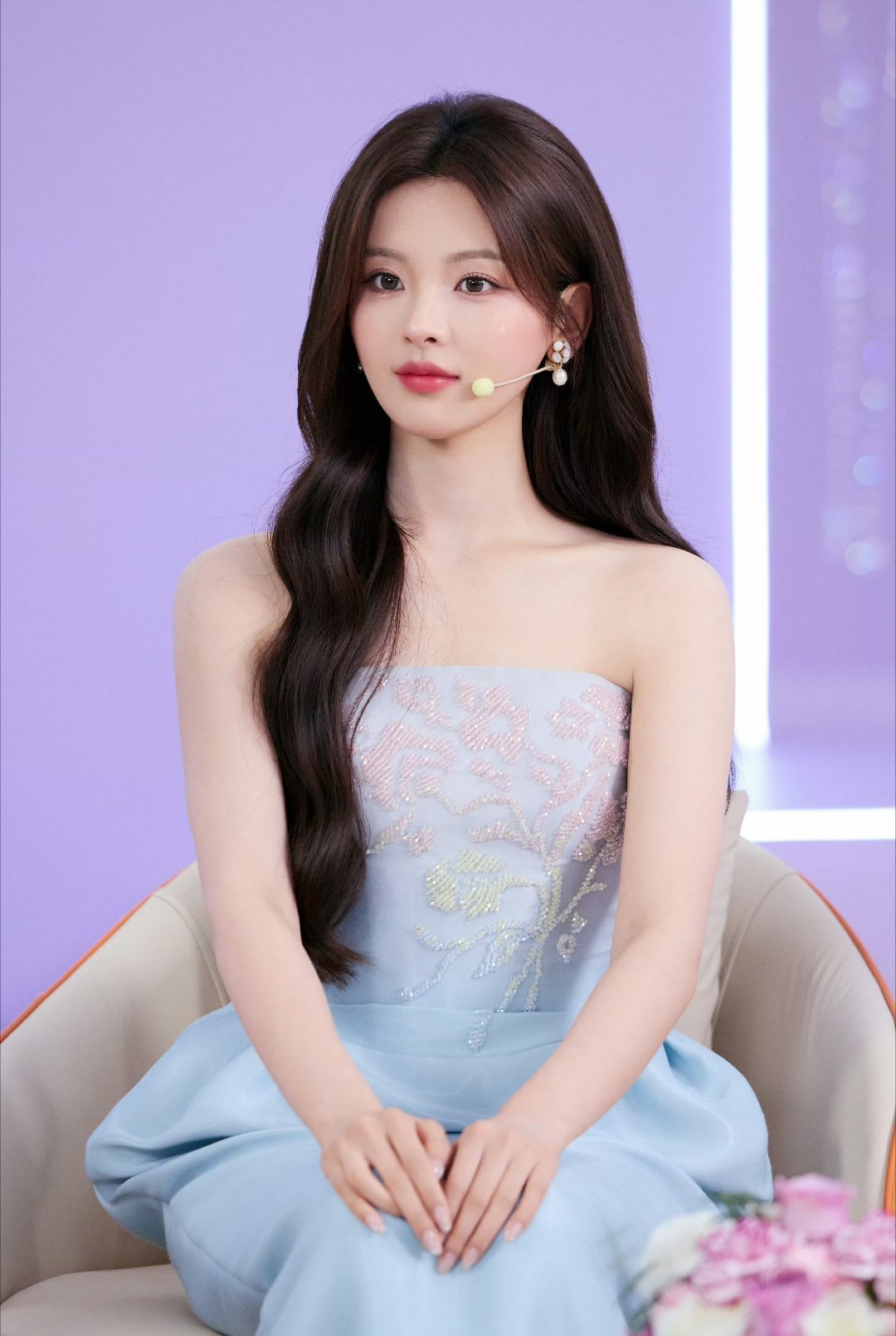 杨超越ycy杨超越蛋仔惊魂节代言人ycy杨超越秘境鹿屿品牌代言人如果你不快乐，我