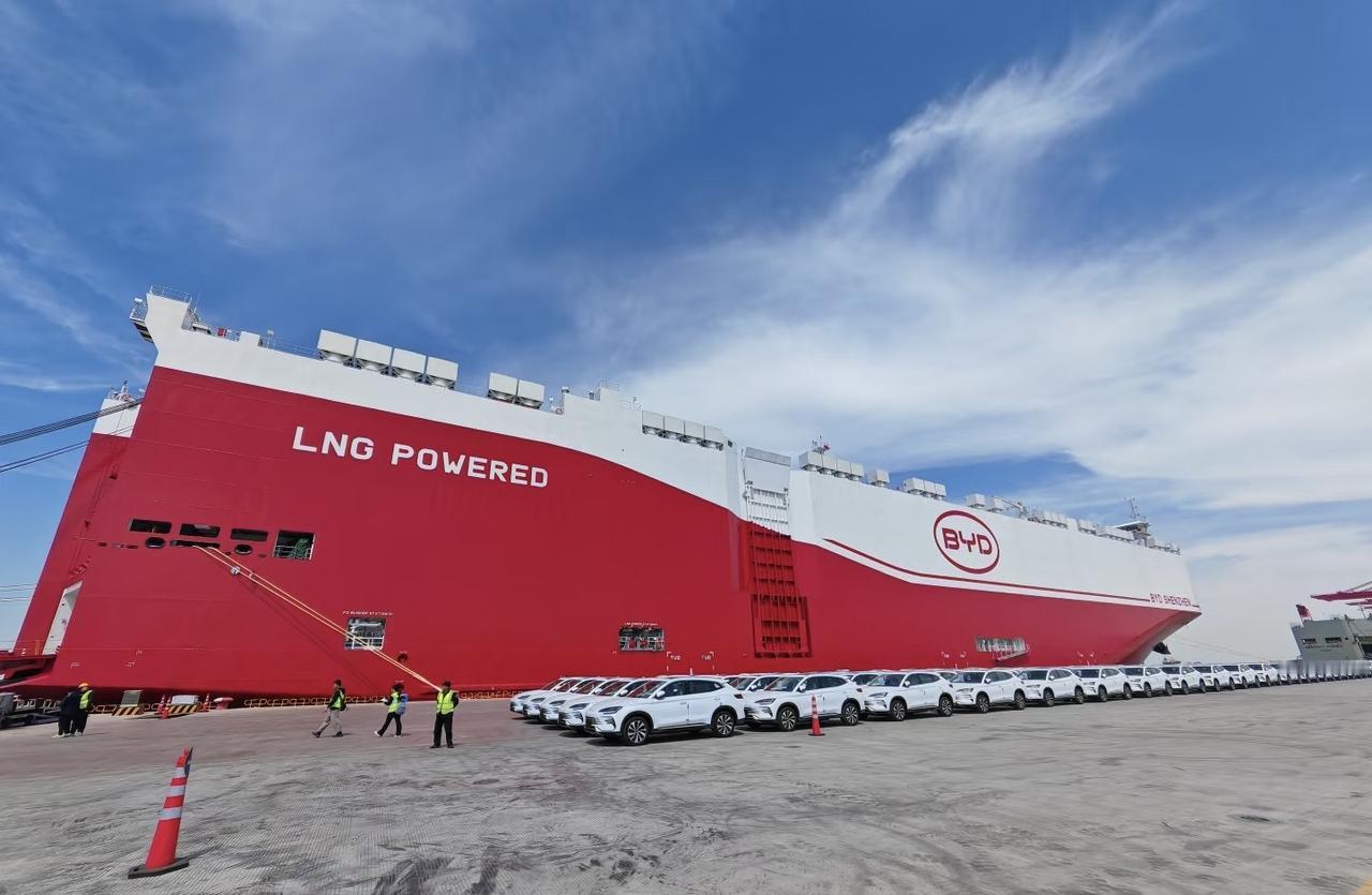 三大投行联手押注，比亚迪逆势暴涨！高盛：海外利润将占60%在车市普遍疲软、股