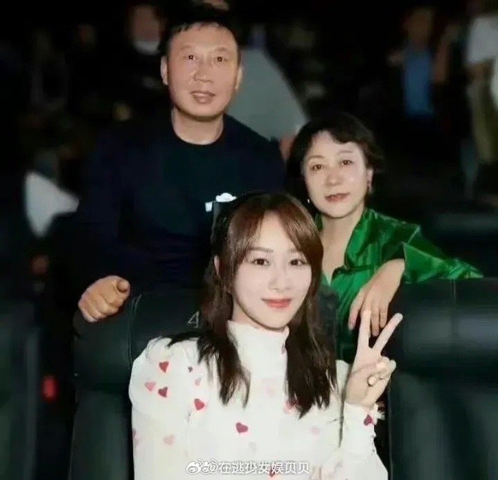 以前杨紫一家vs现在杨紫一家，一家人共用一张脸啊