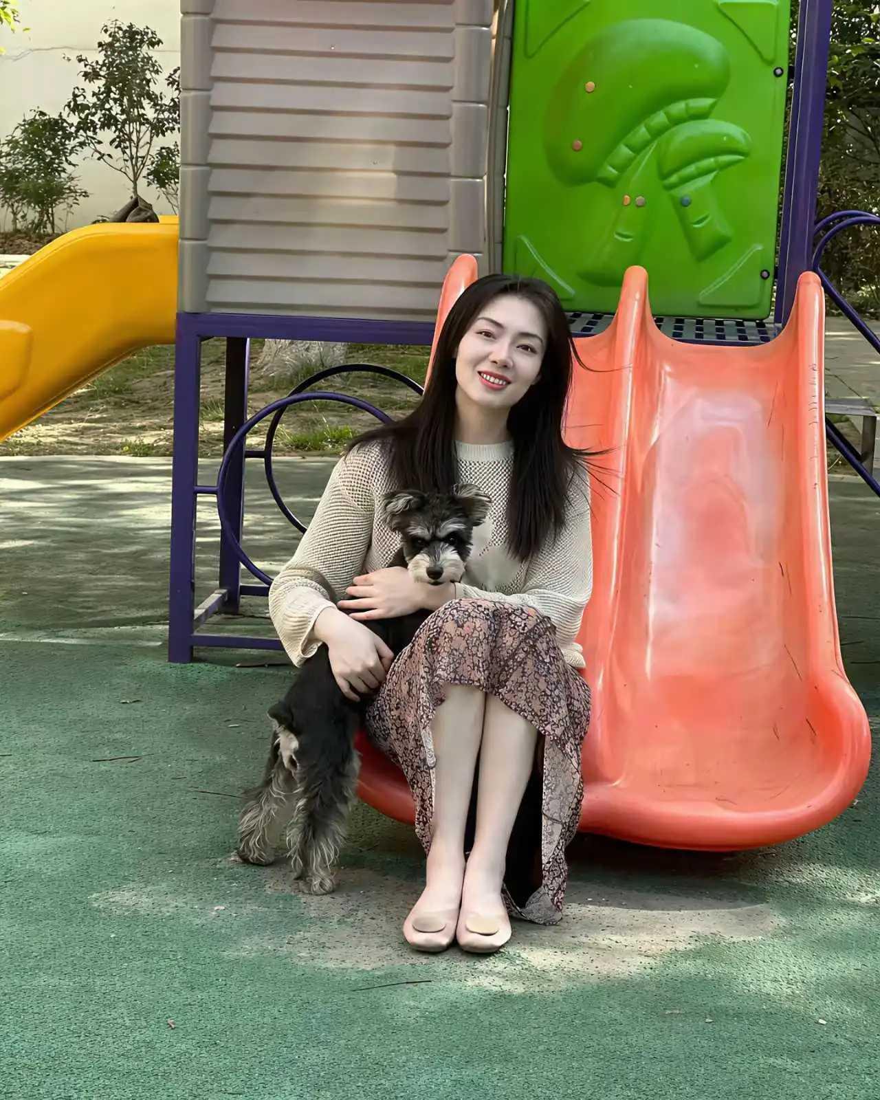 不得不说，这个大姐年轻时候，肯定是一个美人胚子！