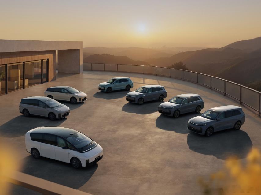 这下理想的车主要坐不住了36氪汽车的消息，理想L9要70kWh的大电池包，纯电续