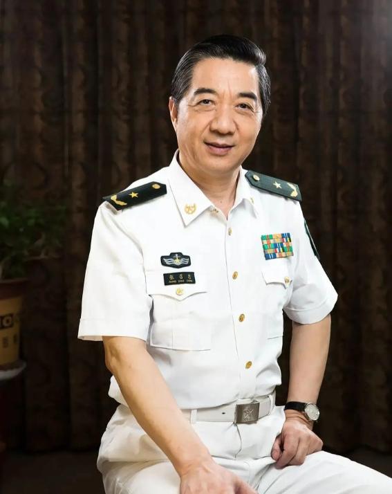 张召忠真是伟大的预言家！2015年你就说过：“美国啥也不干，让东方大国追，20年