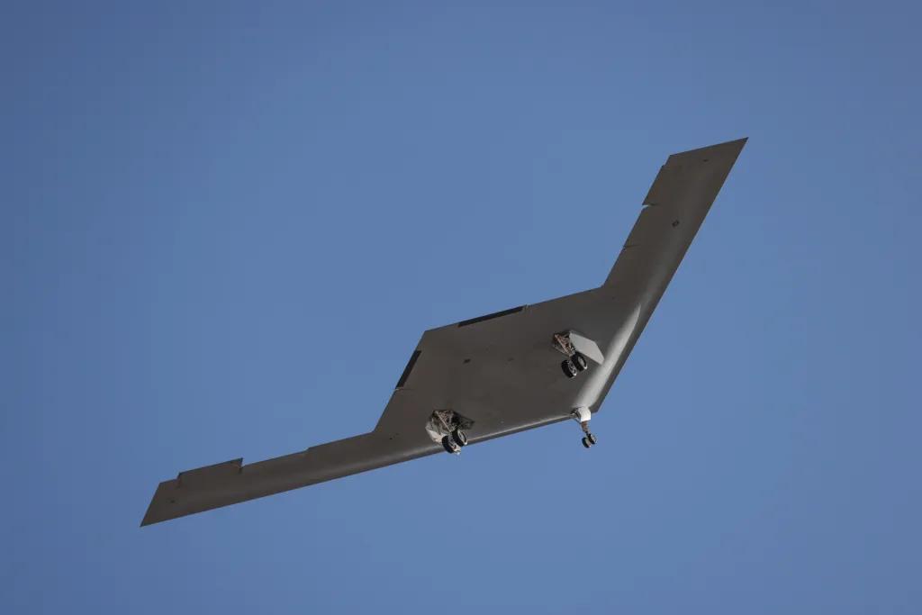 美国唯二领先的武器，现在也只能秀这个了。B-21第二次试飞，把空速管取消了，