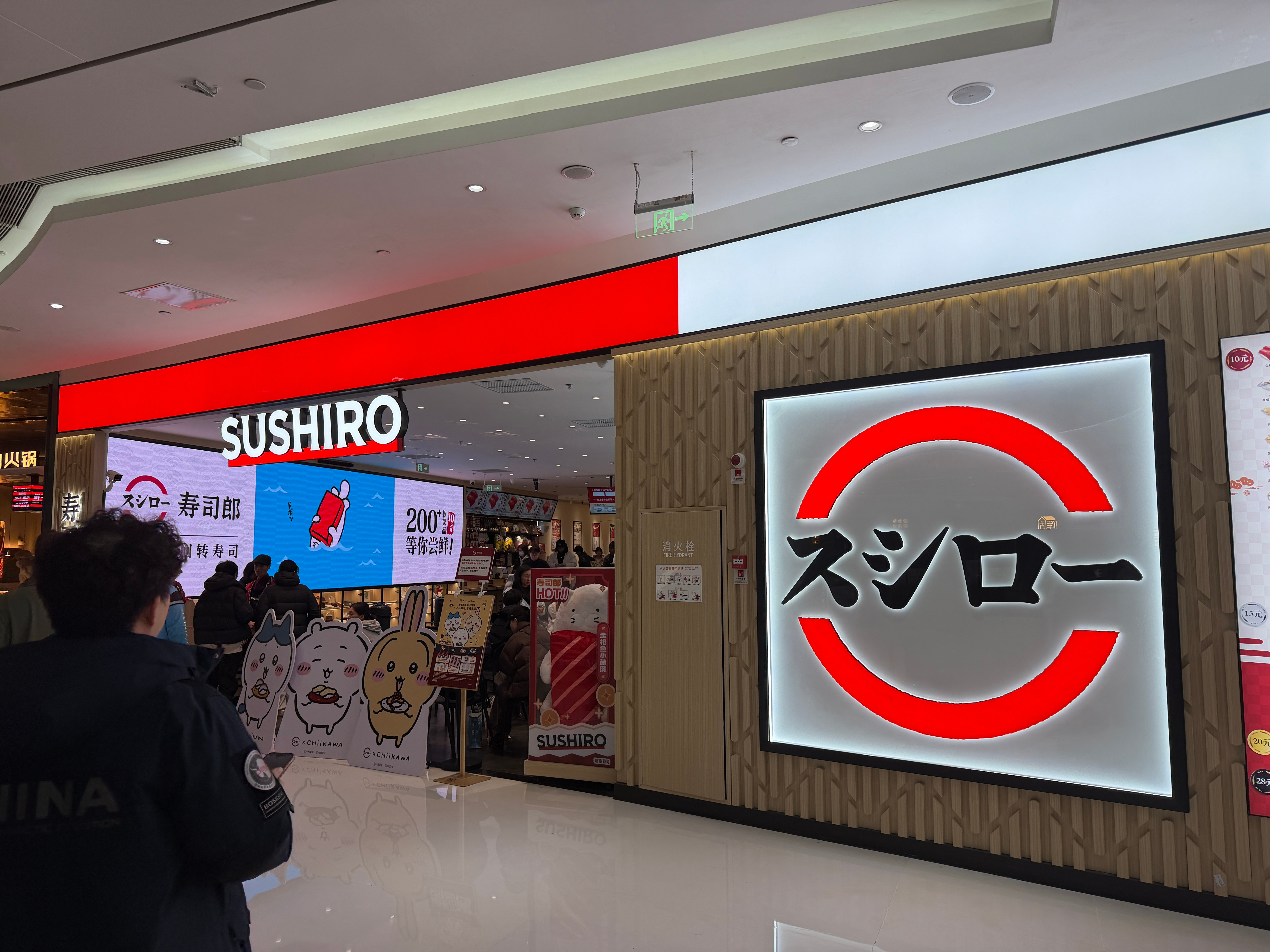 前几天一哥们跟我说寿司郎贼火，我看门口一个人没有刚想反驳……结果发现屋里坐一堆人