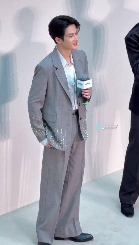 檀健次快哭了檀健次生图好权威的脸檀健次生图好权威的脸，檀健次快哭了，被小炭火们