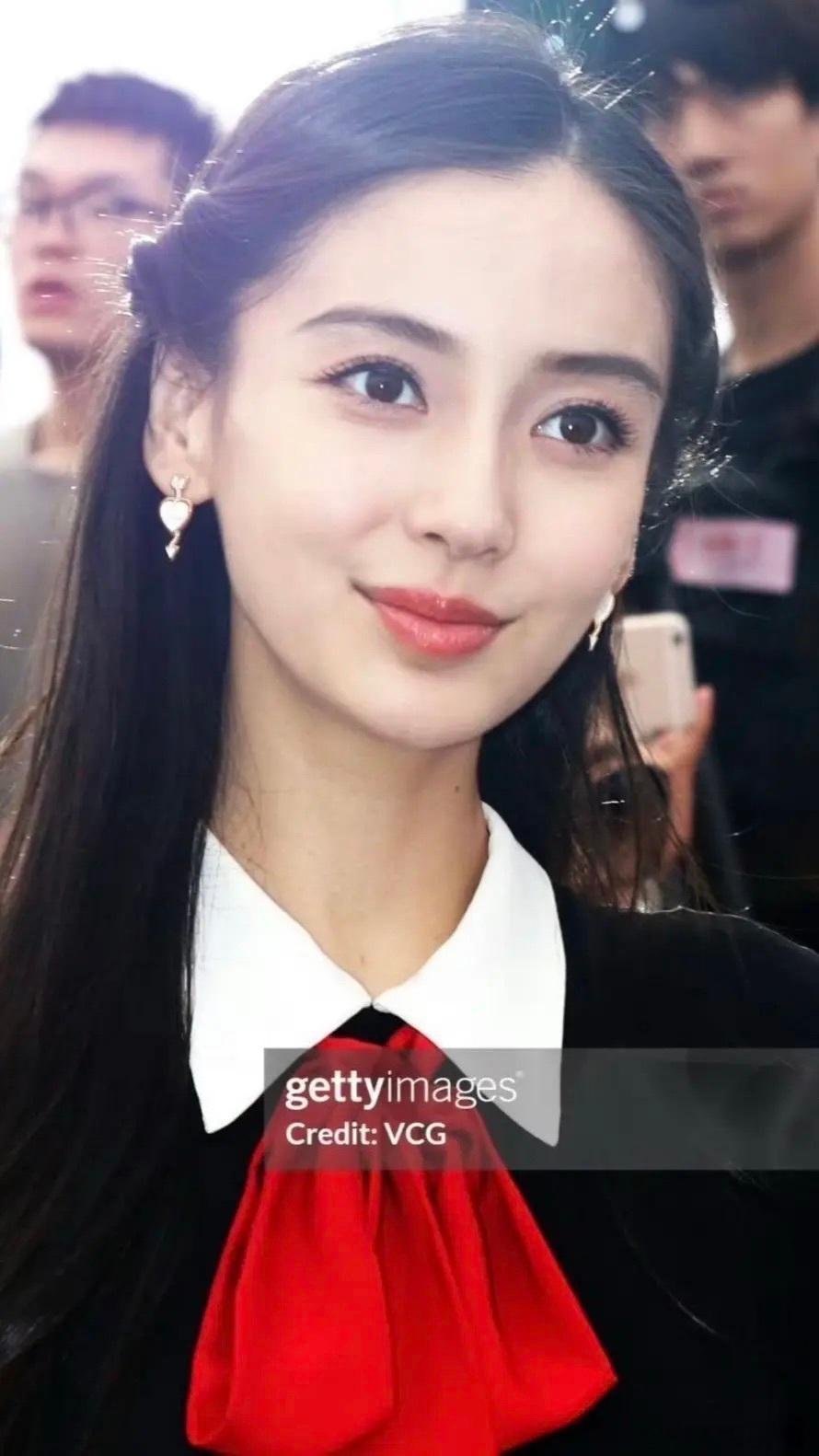 白鹿AngelababyG社镜头下的正脸生图你觉得谁更权威？