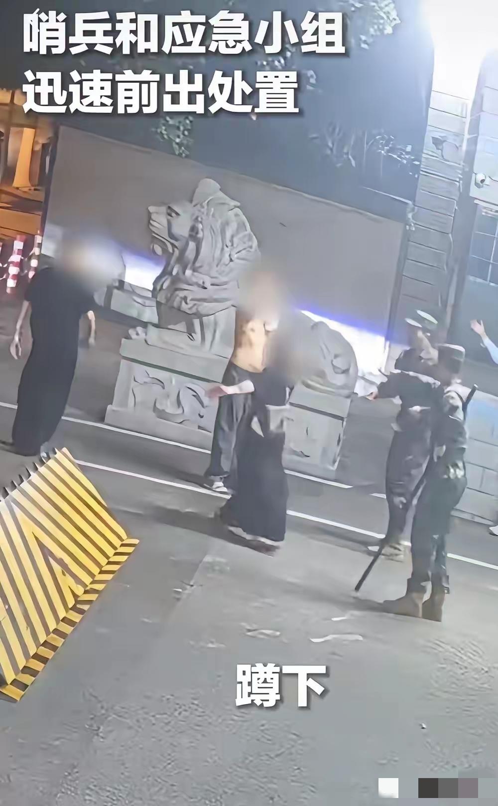 那个挨揍的大哥估计这辈子都忘不了那一晚。他怎么也不会想到，被六个人拿着家