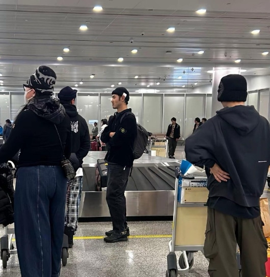 阮经天确实没有明道的霸道总裁气质，但是阮经天确实比明道更耐看。如今42岁的阮经