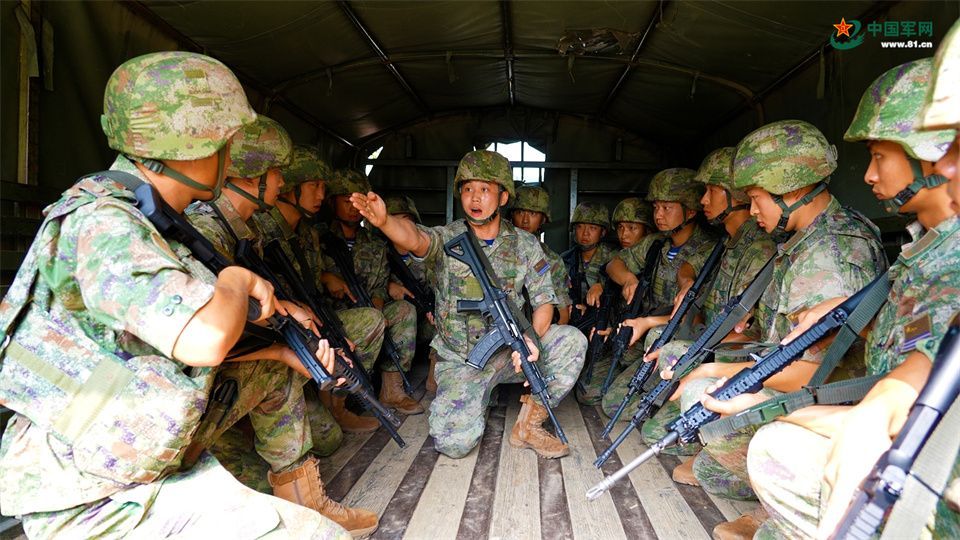 “八一”前夕，北部战区海军航空兵某场站组织官兵开展系列活动，庆祝中国人民解放军建