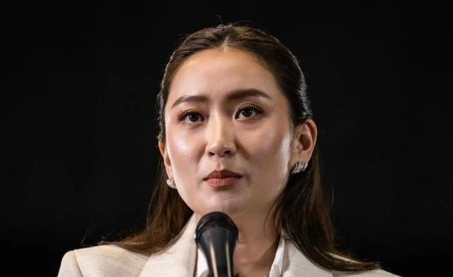 泰国政局惊魂一幕，小佩差点玩完！哇塞！小佩这次可真是悬崖