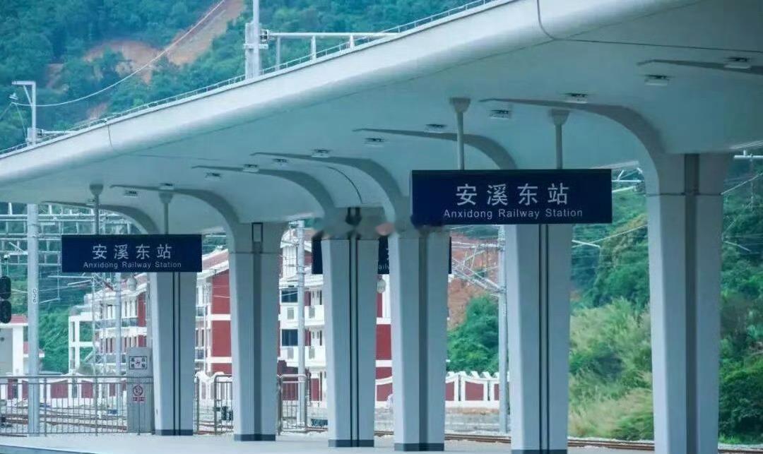 厦安铁路，全线按货运专线设计厦安铁路全长约68公里，线路北起兴泉铁路安溪东站，向
