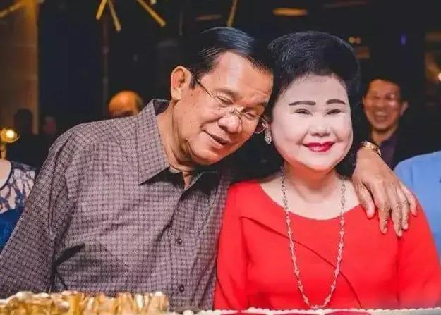 洪森亲王的老婆文拉妮女亲王是柬埔寨著名的美人。洪森费了三牛二虎之力才娶到她。如