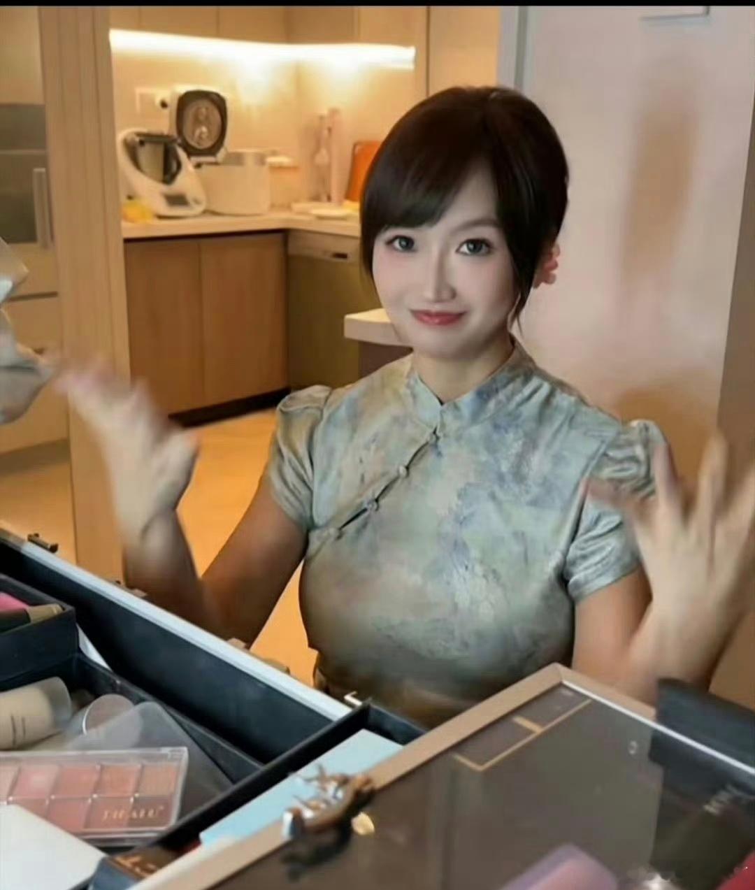 麦琳瘦成唐嫣了瘦了以后感觉整个人都美了起来。判若两人。