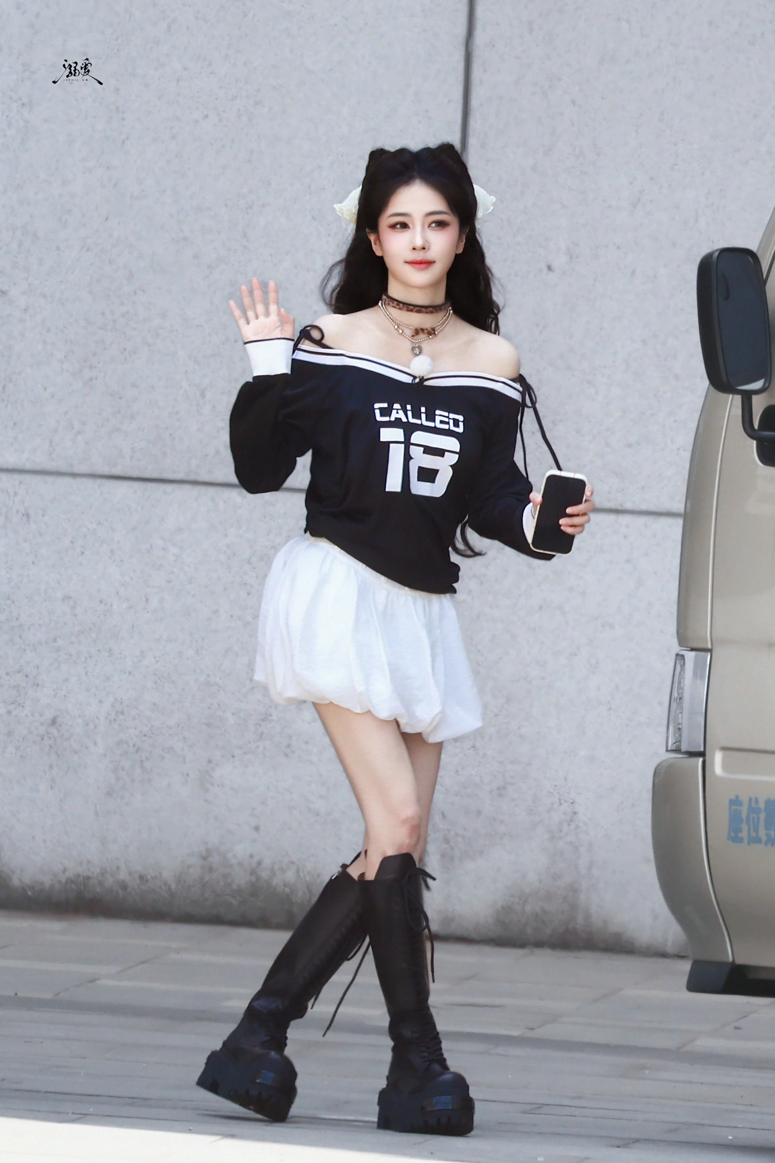 白鹿膝盖还好吗？昨天她可是踏踏实实的爬过奔跑吧整个红毯