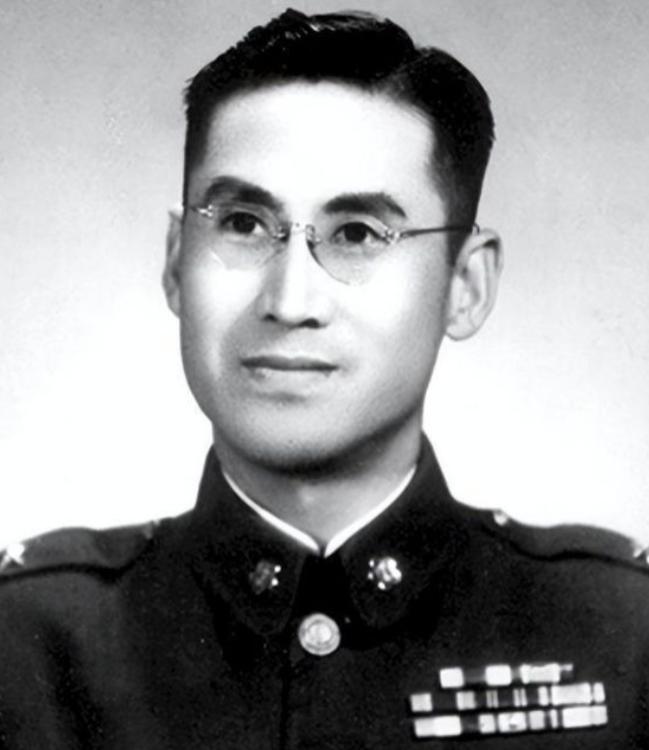 1948年深夜，毛人凤带特务突袭郭汝瑰家，想找"通共"证据。一进门全傻眼：堂堂中