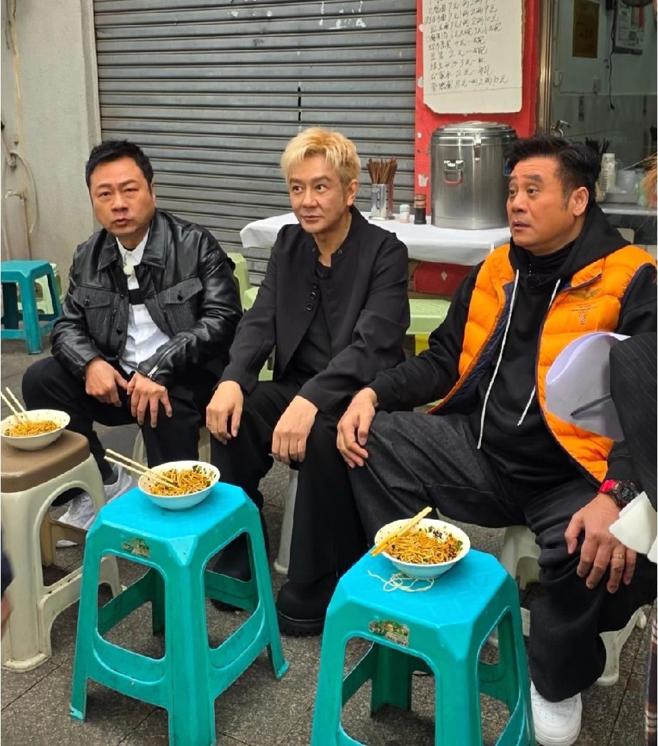 TVB陈浩民版西游记27年后再聚。当时是陈浩民饰演孙悟空，黎耀祥饰演猪八戒，麦长