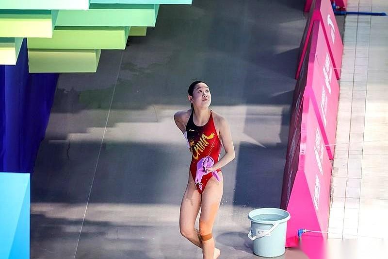 看到张家齐全运会第10名的成绩，好多人估计心里咯噔一下。21岁，东京奥运冠军，