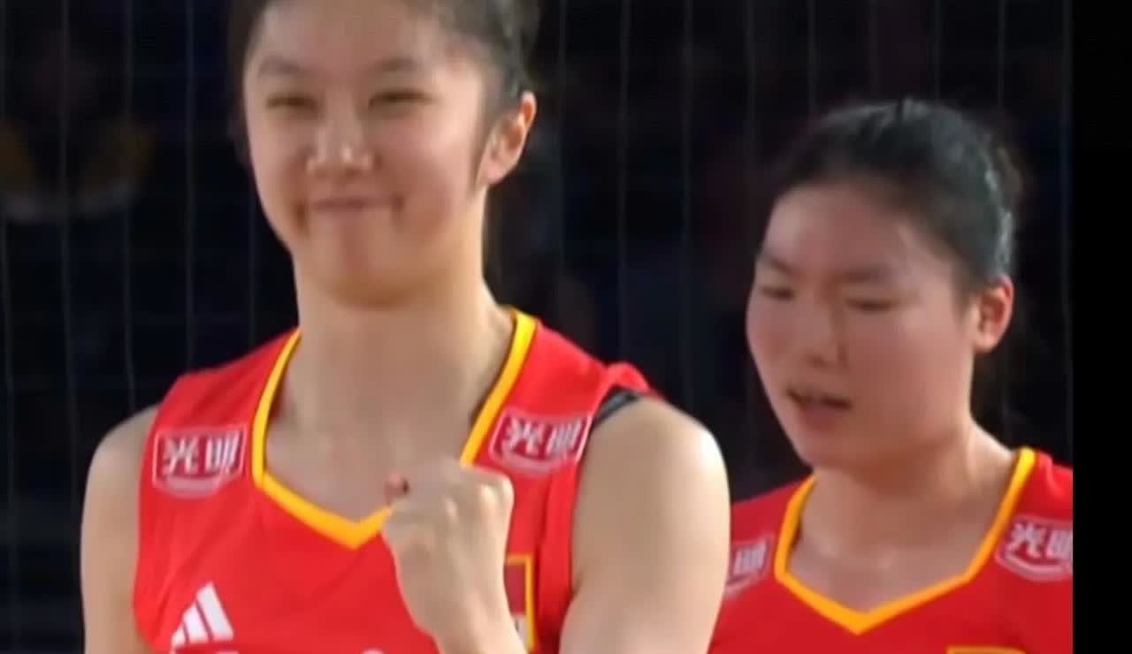 陈厚宇在中国女排不利情况下替补登场，发球、拦防、防守发挥较好，成为中国女排首战墨