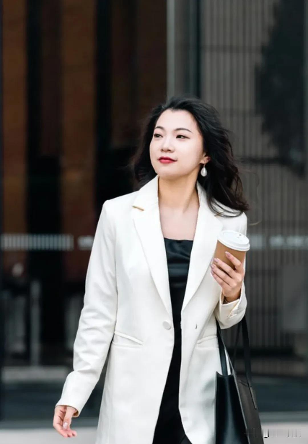 老人言：“女人在婆家，要么有本事，要么有头脑，要么娘家硬，要么老公护，不