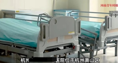 浙江杭州，女子入住一酒店，发现枕套上竟然有某某医院的标志。女子震惊了，酒店床上用