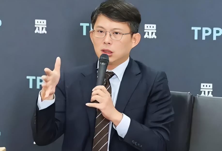 台“民众党主席”黄国昌发表声明，5月31日，针对郑丽文推动修正“党产条例”，