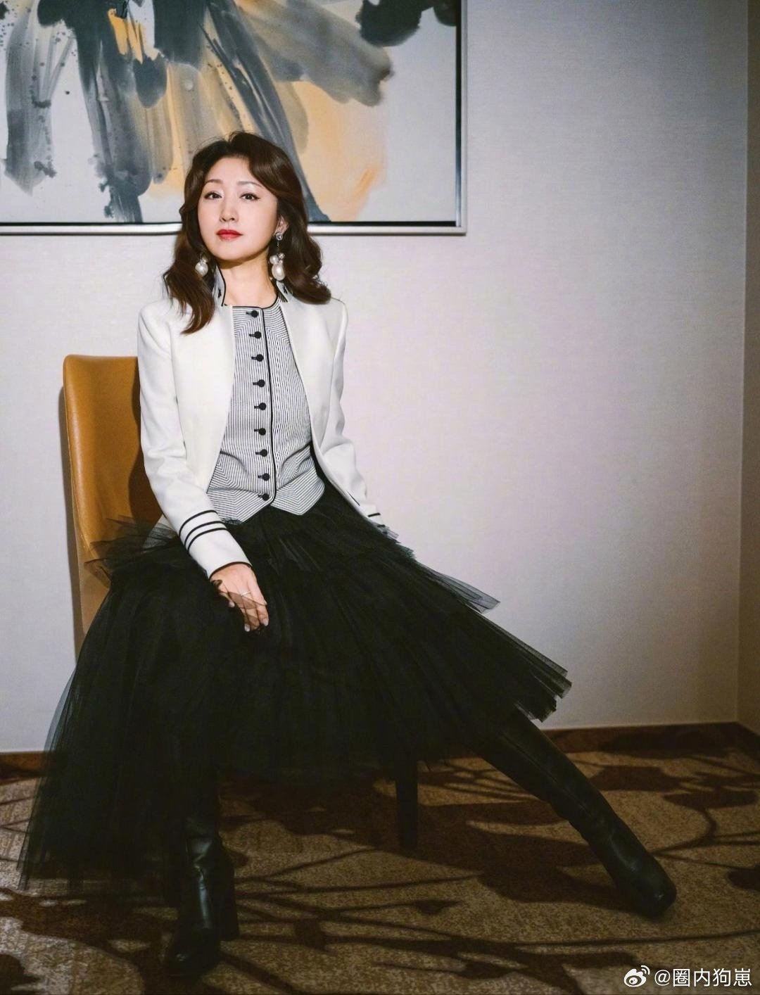 杨钰莹只是换了款烫发造型，整个人气质大变，差点认不出来，和以往模样判若两人！