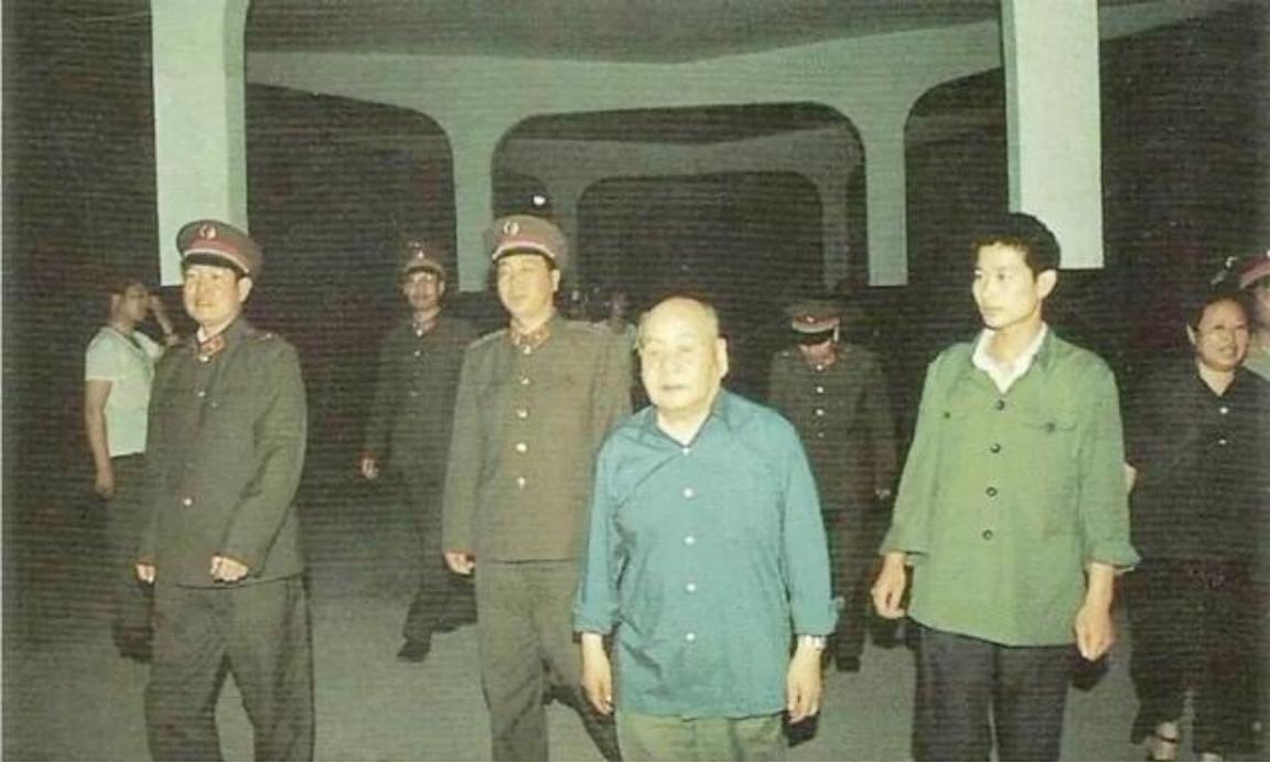 1987年5月，原内蒙古自治区军区司令员兼内蒙古自治区革委会主任，开国中将原21