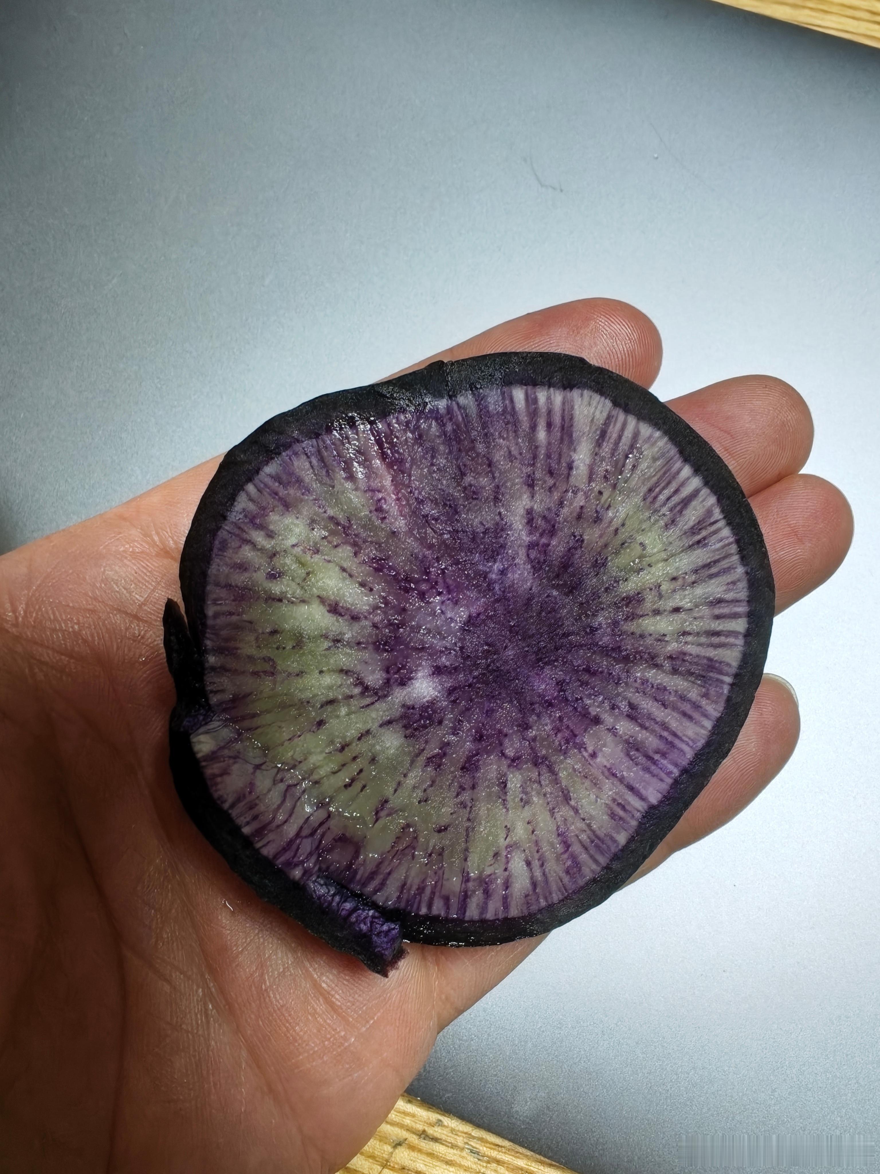 推荐一个新发现好吃的萝卜【冰激凌萝卜】口感清脆爽口，微甜不辣（就皮辣）