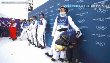 两个男人和一个女人，没赢下两个女人和一个男人。两个冬奥第一和一个第3的组合，败