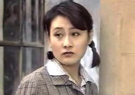 1989年，电视剧《渴望》拍到一半时，饰演主角刘慧芳的张凯丽悄悄找到导演说：“导