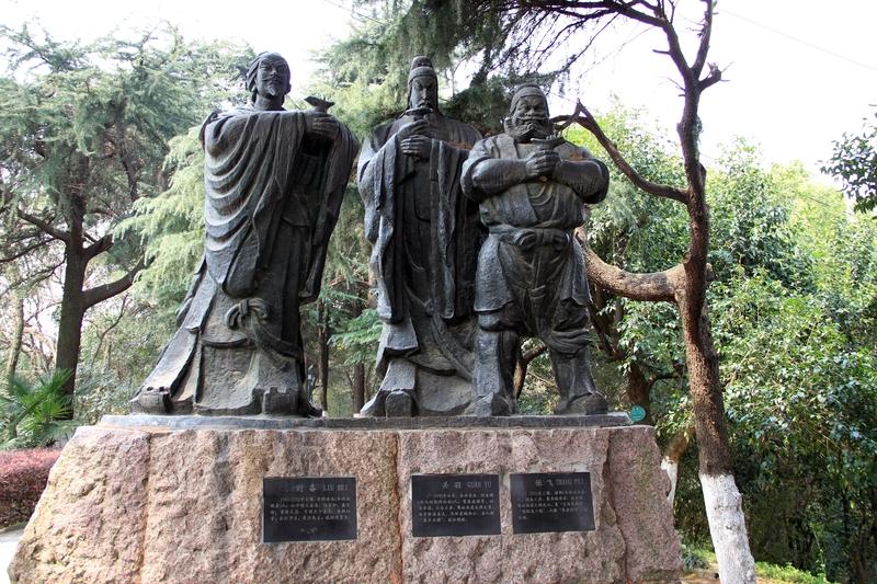 曹操当年不杀刘备，这事可没那么简单。公元196年，刘备丢徐州后带残兵投奔曹操，虽