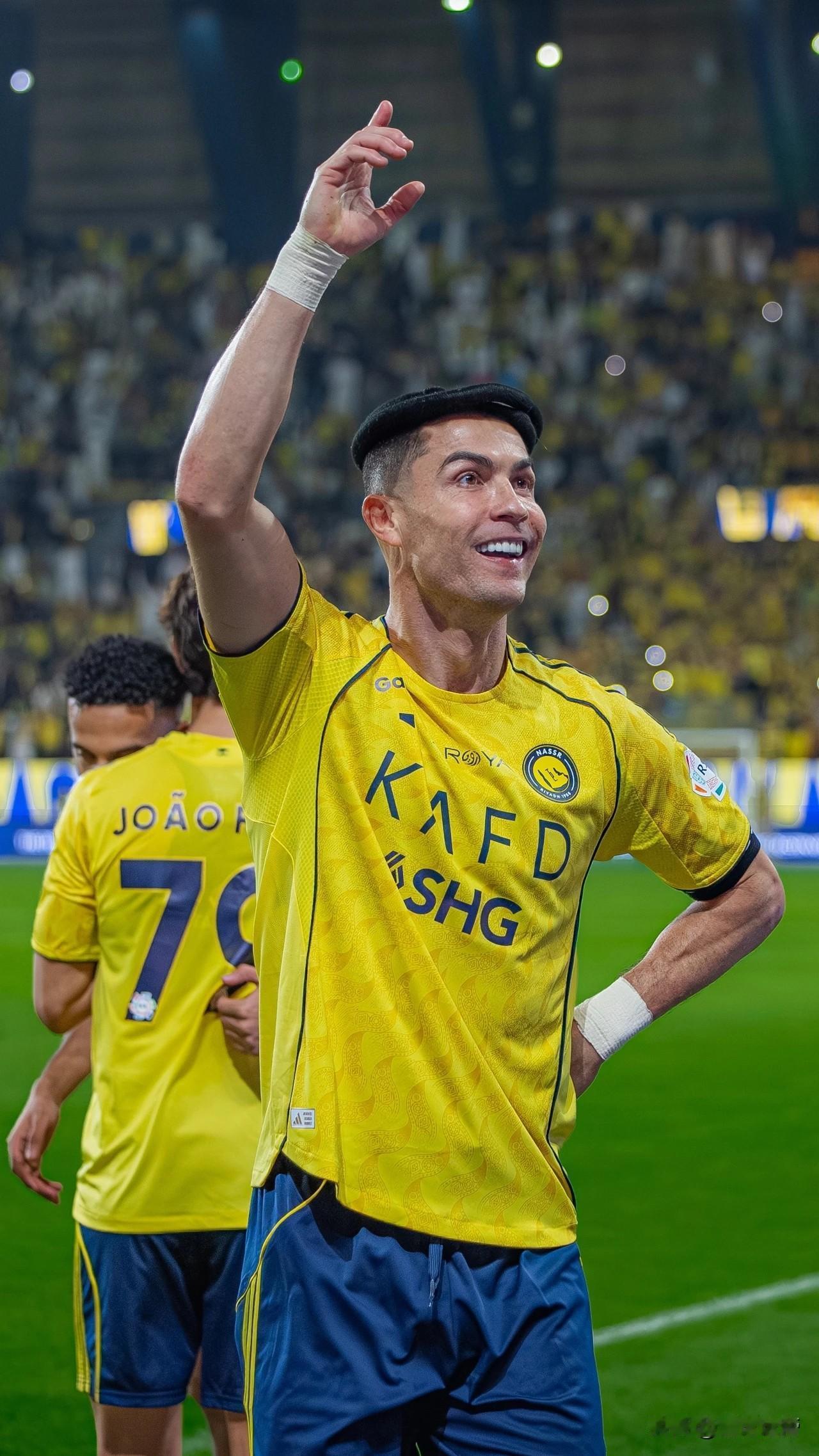 C罗也戴帽了，梅西和C罗在同一天一起“戴帽”!梅西在今天美职联季后赛半决赛中