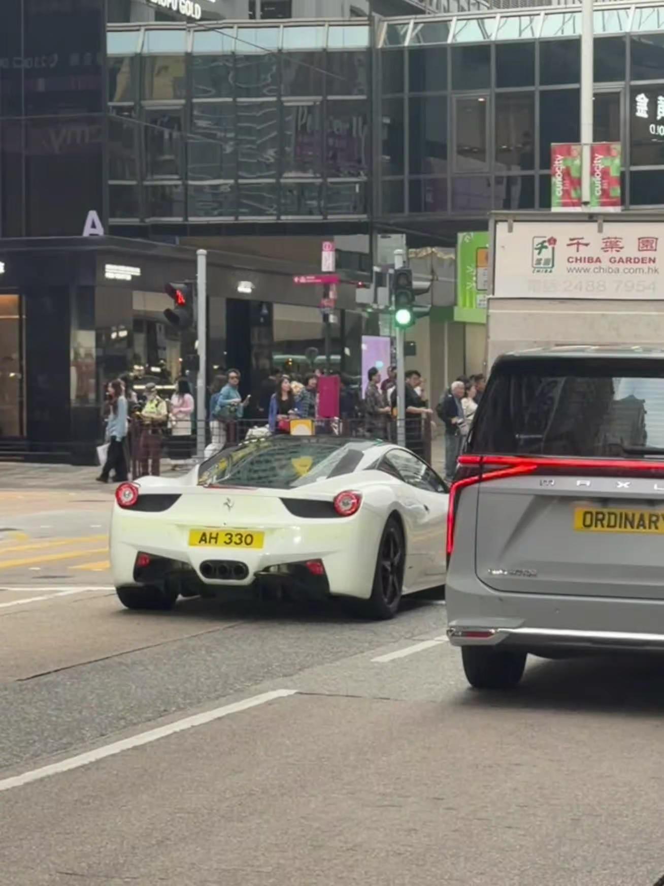 来自港车的高级感车牌真的很重要，纯属街头随拍