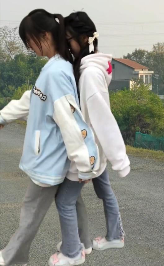 自从我拿了驾照，在路上开车以来，一直有个想法：如果交通灯绿灯时，所有等灯的汽车一