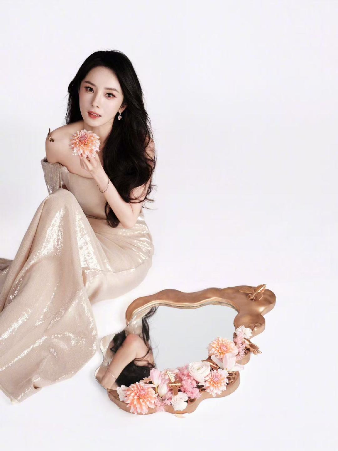 杨幂香槟色高定哇！是新高定啊！太牛啦！