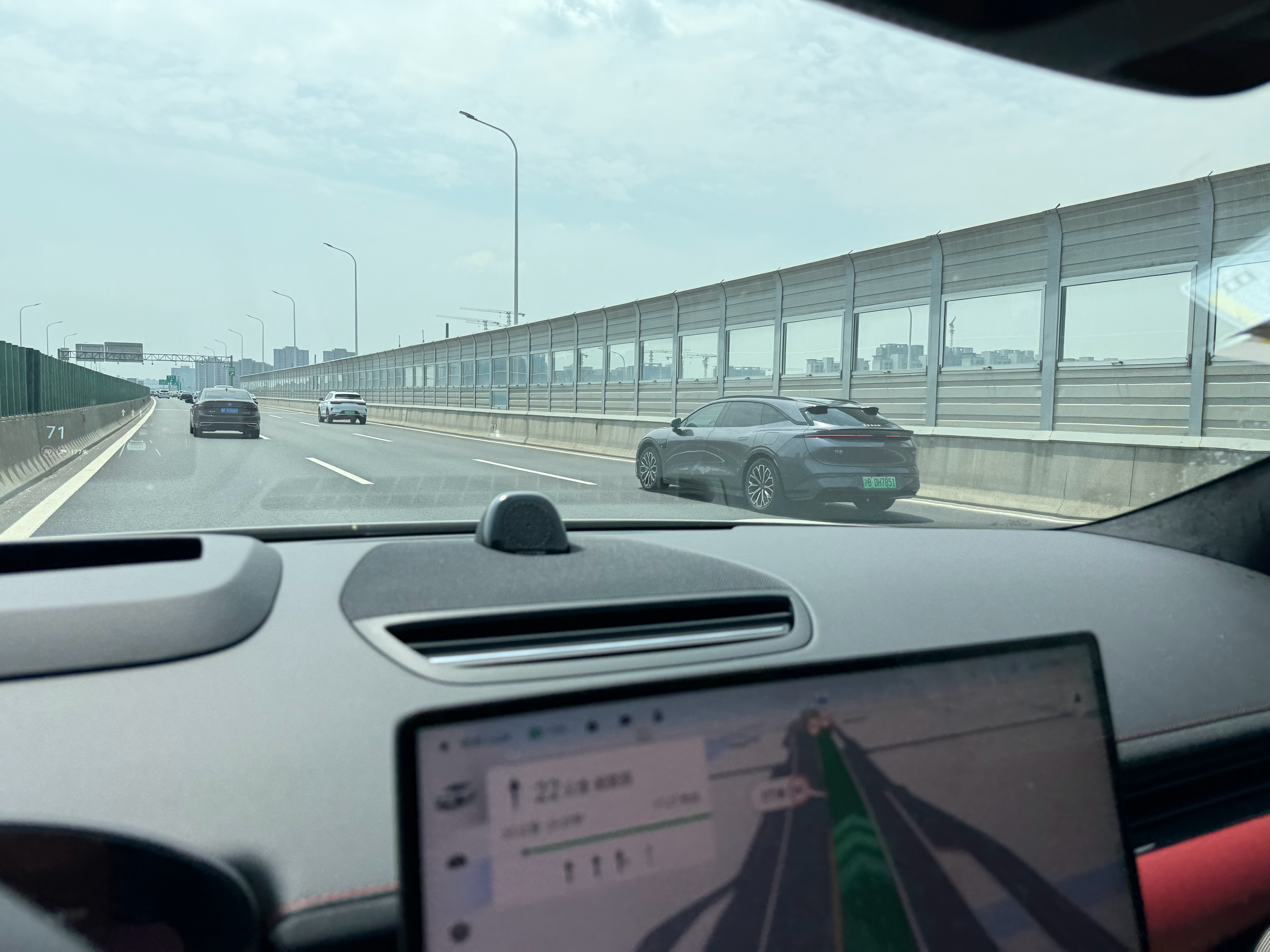 偶遇007GT车友灰色也挺好看极氪007gt​​​