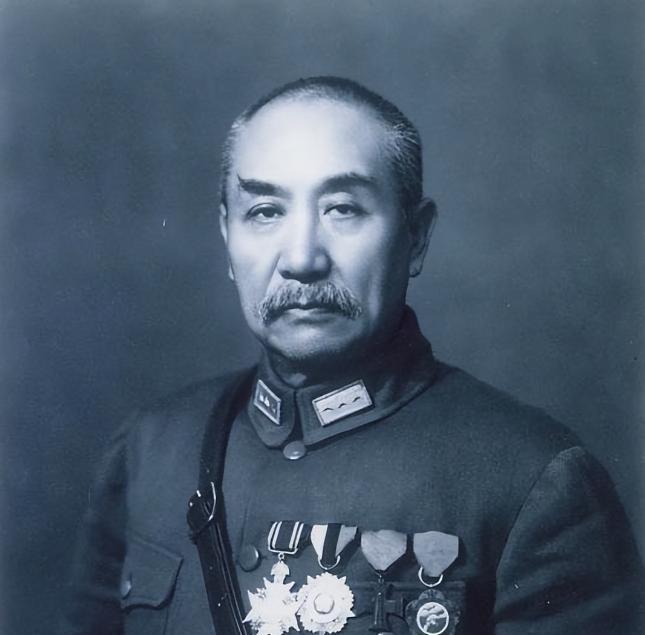 1945年10月，阎锡山的秘书李蓼源被带走，车子一路开到野外，墓坑早已挖好。就在