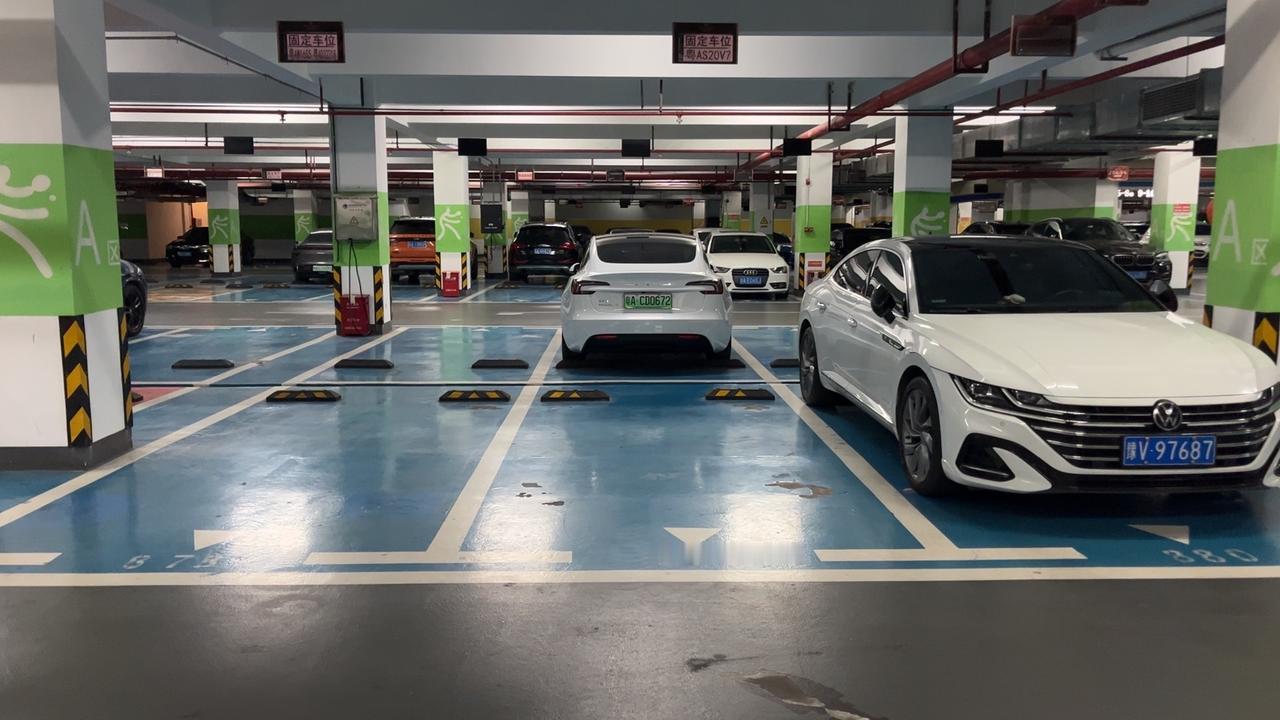 广州产权车位新规落地！业主直呼“停车终于有保障了”最近广州的业主圈可热闹了，不