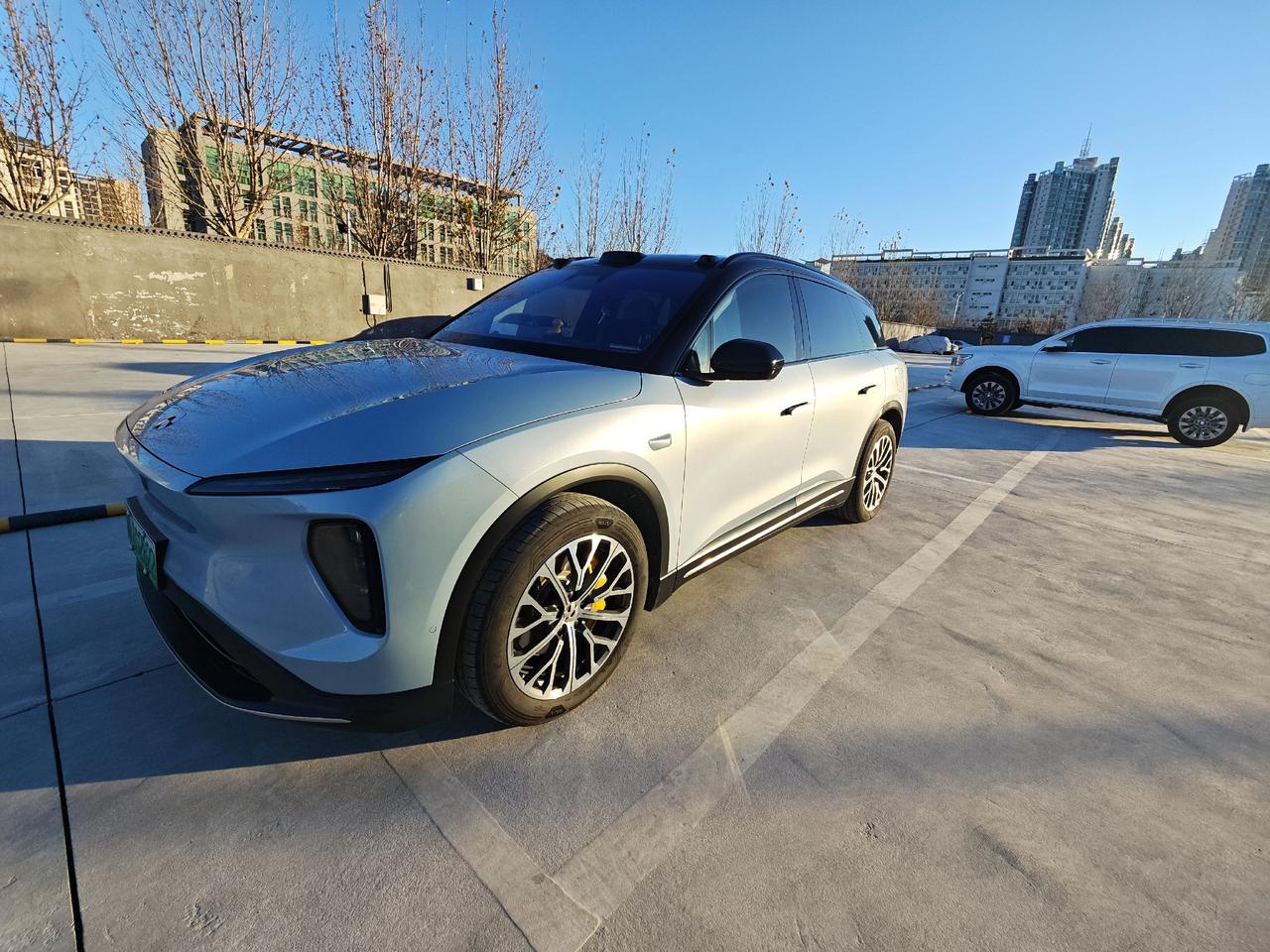 冬天实际续航到500的纯电四驱SUV有吗？夏天不得800公里续航啊！7KW充电