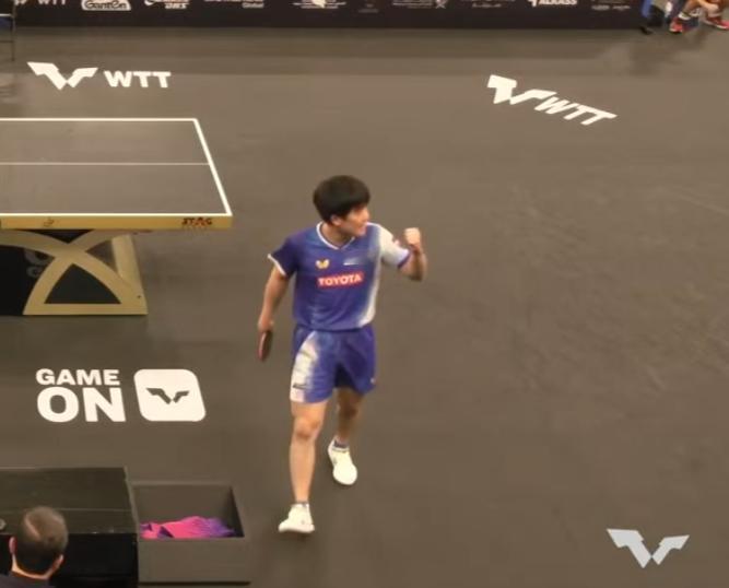 我去！张本智和11:5拿下薛飞，又开始嚣张了。又开始嗷嗷叫了第一局被薛飞打