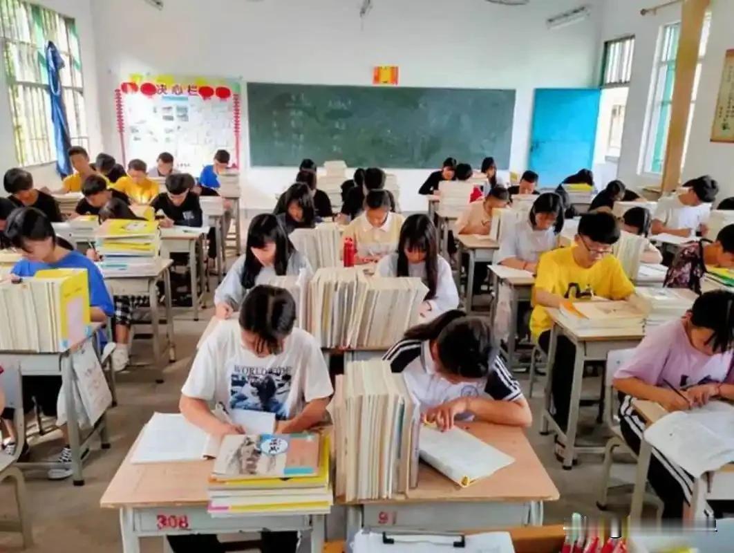 惊闻某些地方有不少初三学生假借生病长期离校，奔赴高价校外全托机构备战中考。一小时